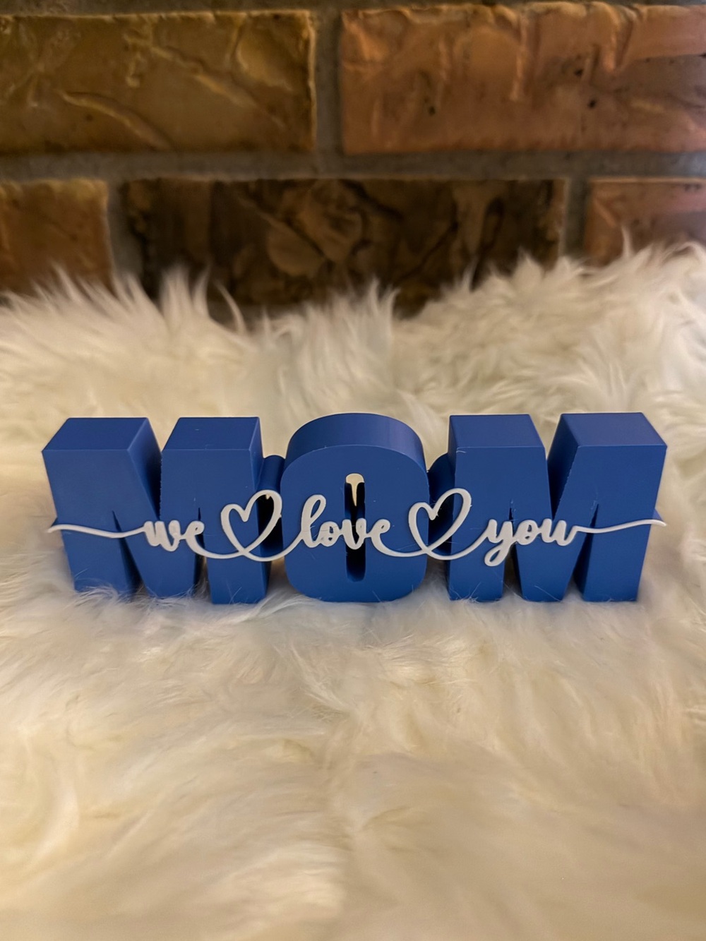 Hand Crafted 3D Printed Blue "MOM" Decorative Sign with 'we love you' Script NWO